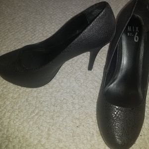 Mix No.6 Black Pumps
